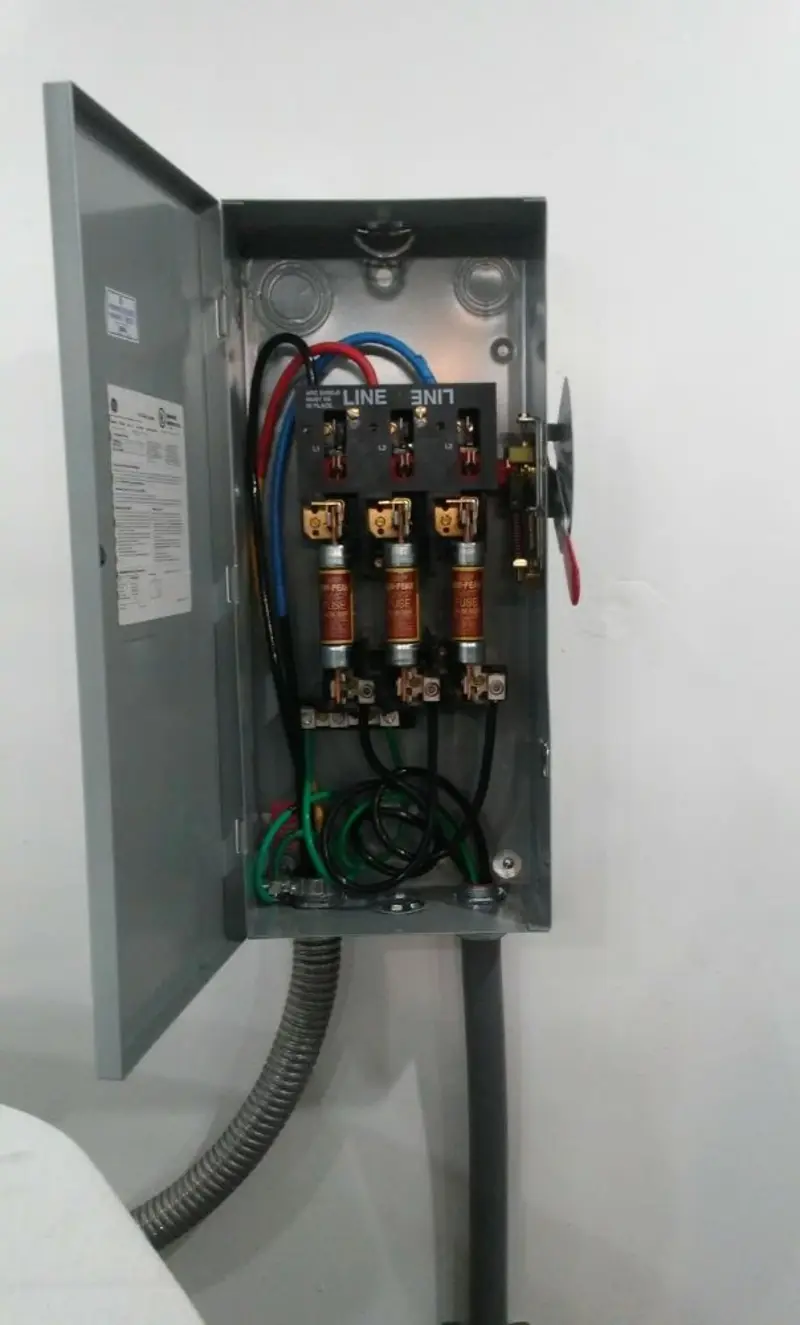 Three-phase disconnect switch installed for Smoke Detector Installation in Muscatine